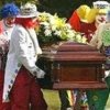 මළ ගෙවල්, මළ ඉලව් හා මළ විකාර - Funny Funerals