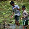 Kids fishing, on route to Mannar.