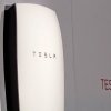 Tesla සමාගමේ නවතම නිපැයුම Tesla Powerwall, මුළු ලෝකයම සූර්ය බලයෙන් බලගැන්වීමට සූදානම්.